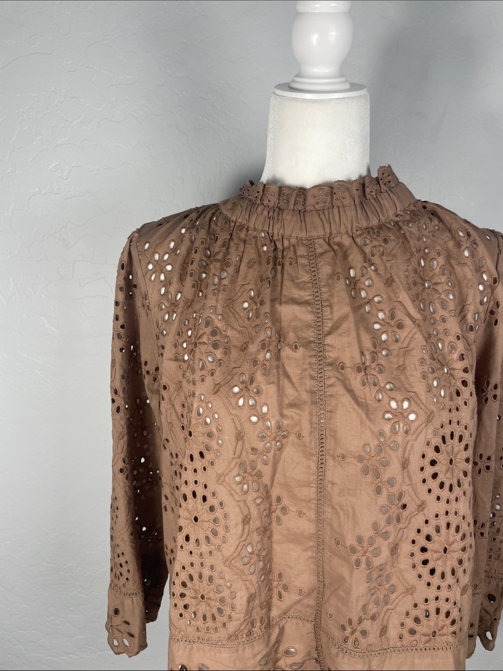 Jennifer & Grace Taupe Brown Eyelet Embroidered Cotton Blouse Size Large - Picture 3 of 10